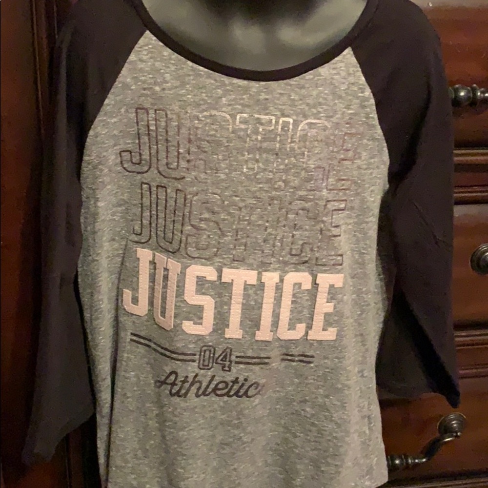 3/4 length grey and black shirt